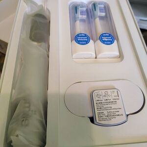 Electric Toothbrush with Replacement Heads. Usmil P20 Pro
